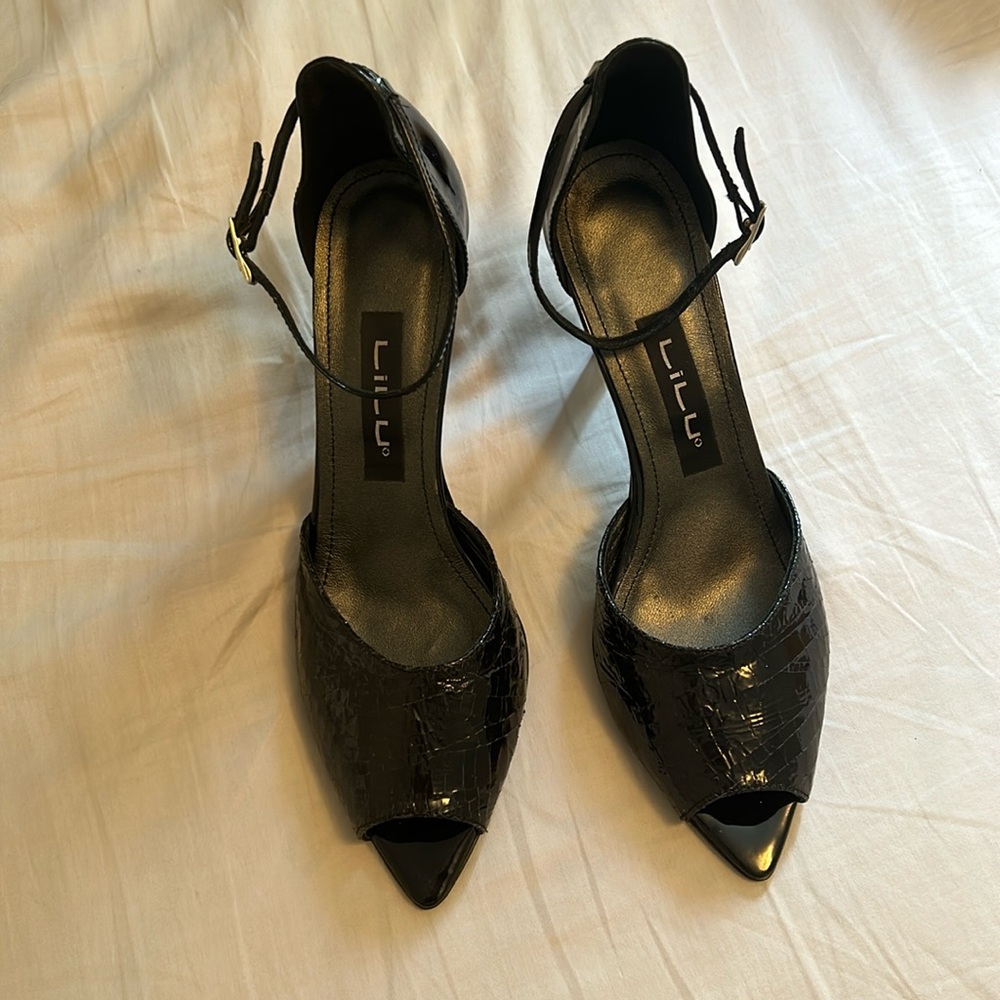 LILU patent leather sandals